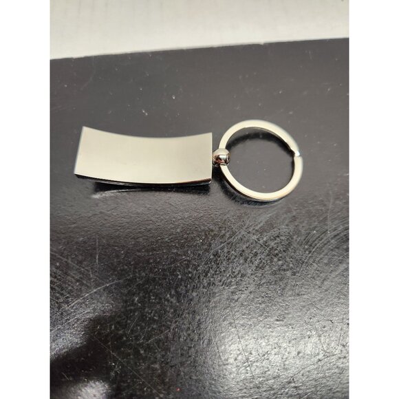 Dewar's Keychain In Box -Sleek Metal Design For Whiskey Lovers & Key Enthusiasts - Picture 5 of 6